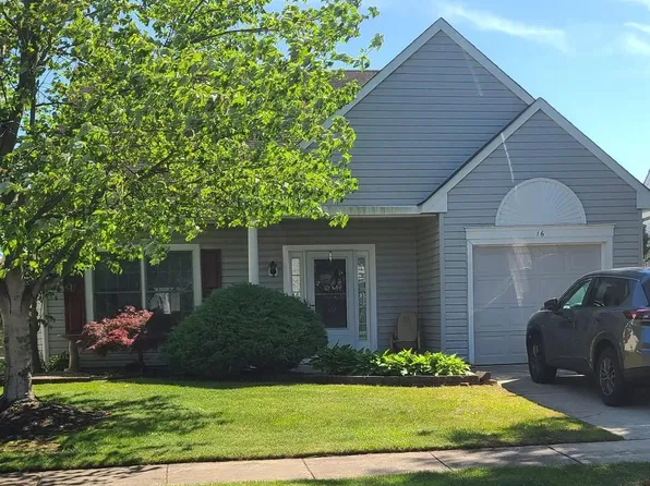 16 Lantern Ln, Columbus, NJ 08022