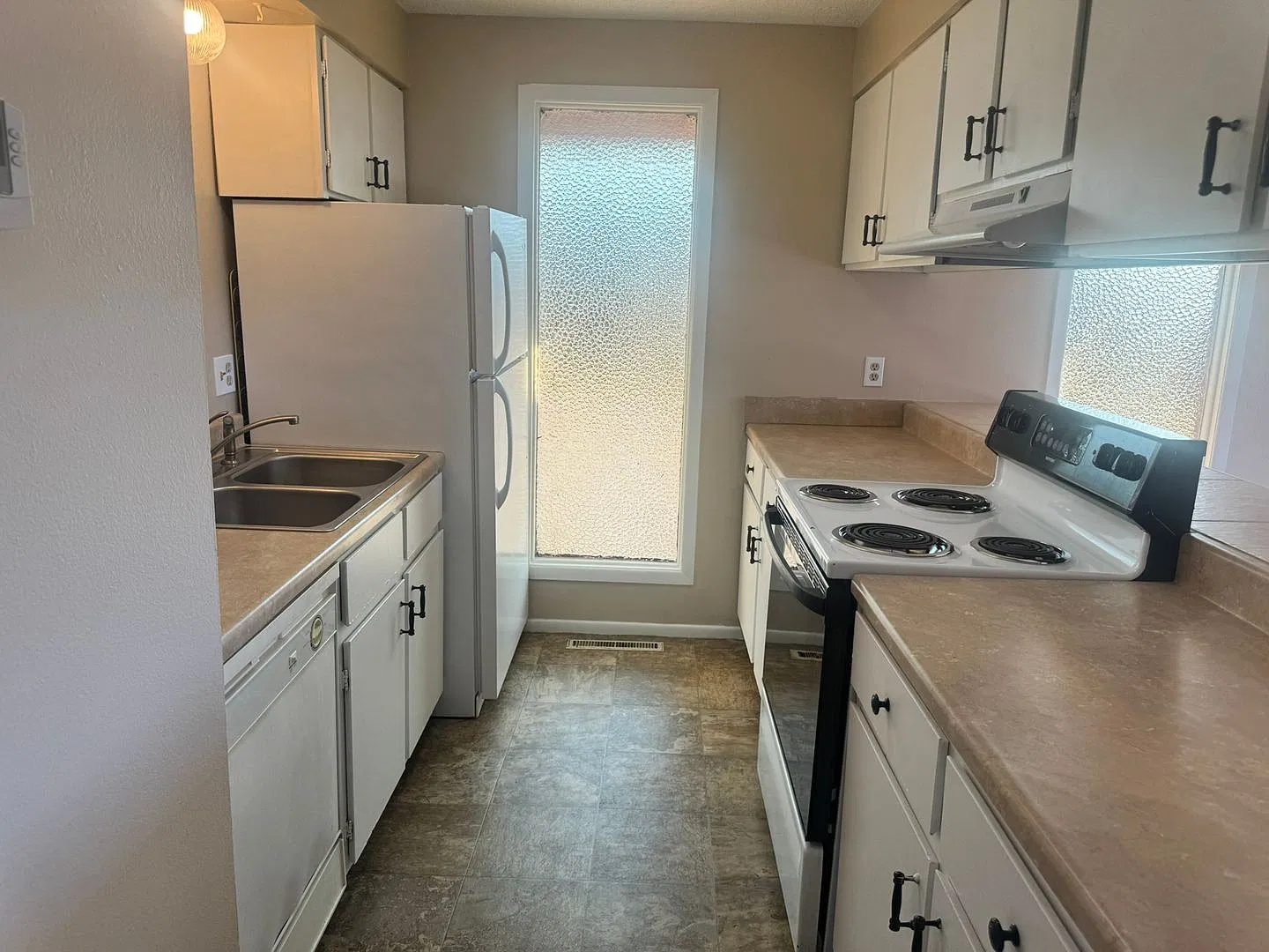 2400 Pattison Ave — Photo 4