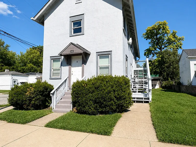 2441 Saint Xavier St — Photo 10