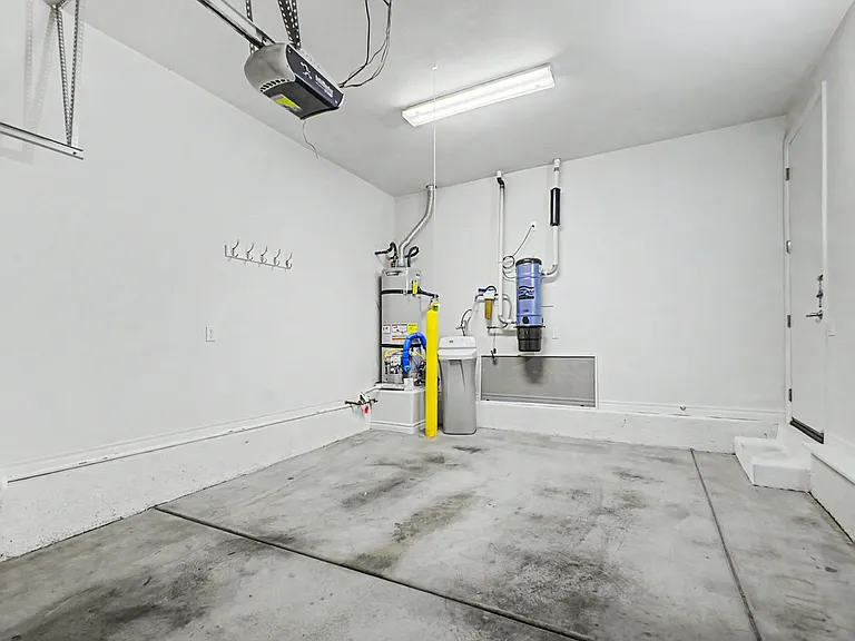 2435 Cordoba Bluff Ct — Photo 29