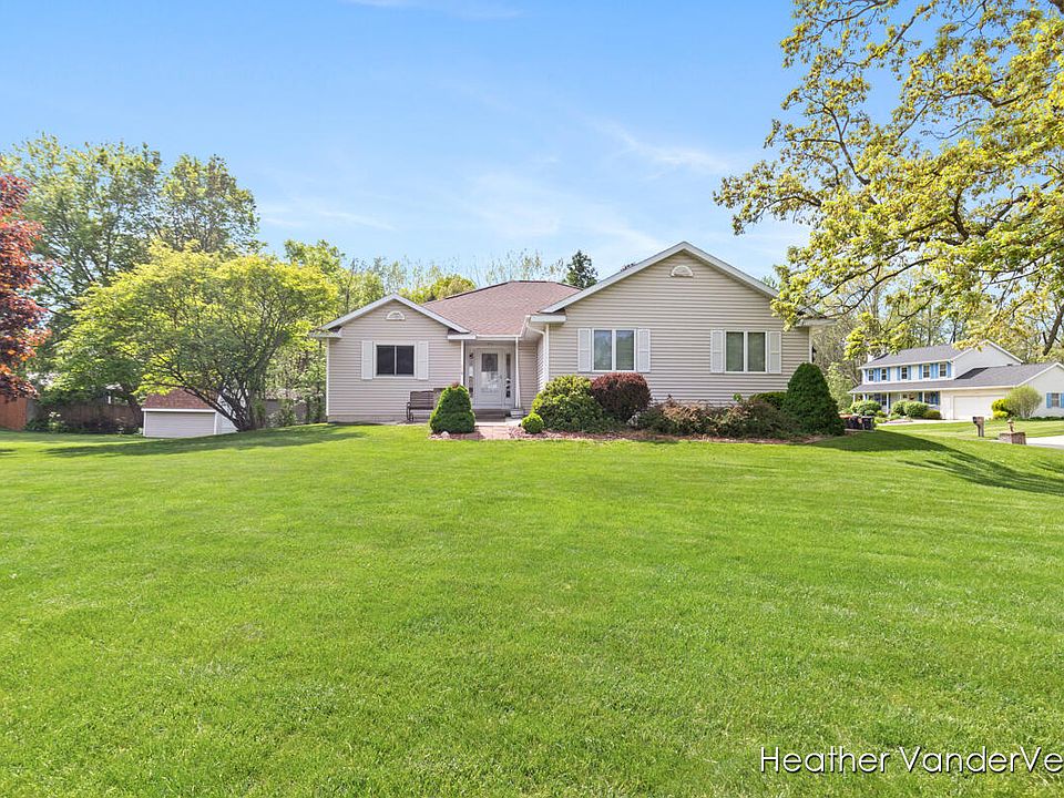 1st image of 618 Grand Woods Ct NE
