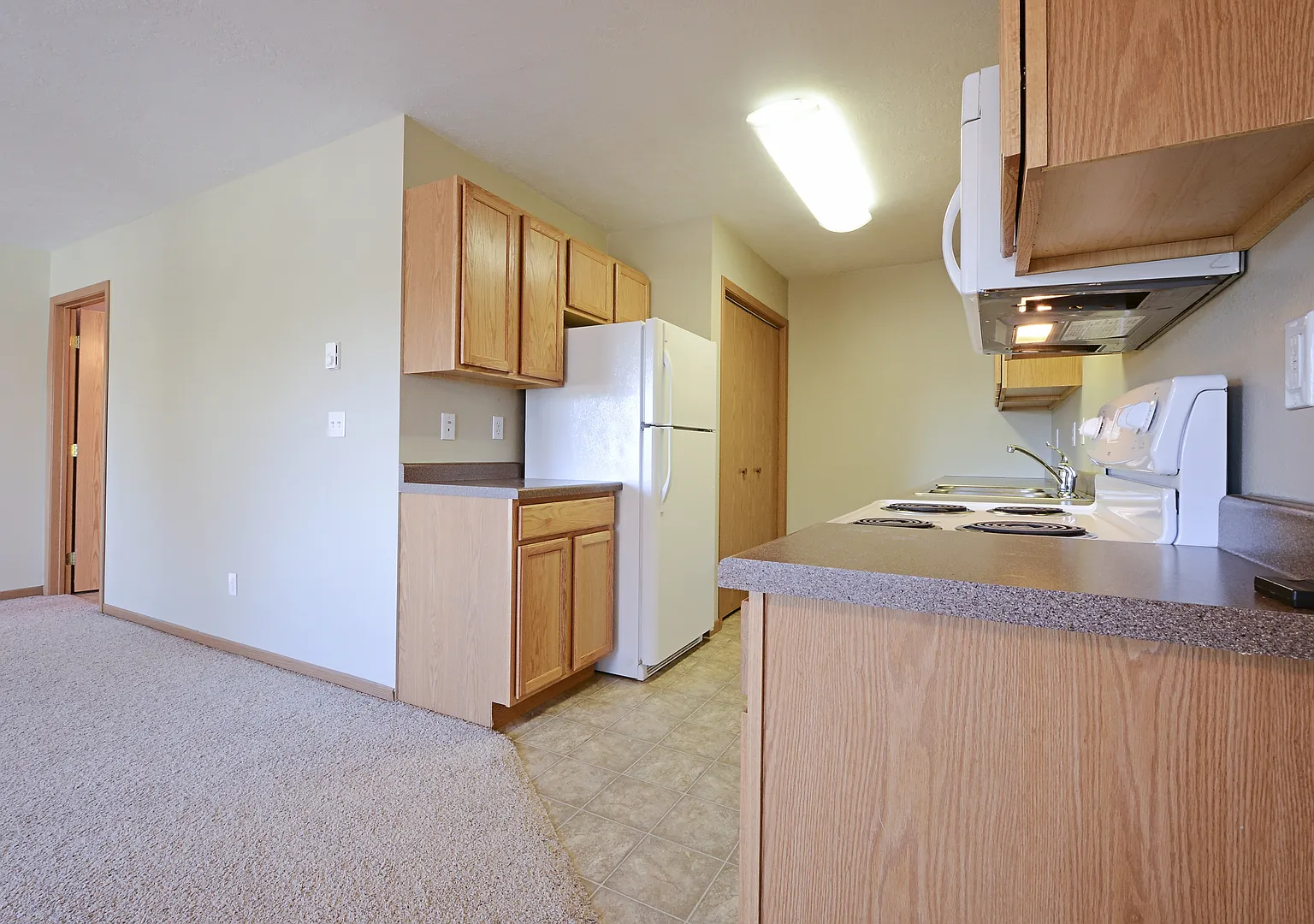 Golden Ridge Apartments — Photo 2