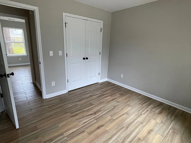 1250 Vivian St — Photo 8