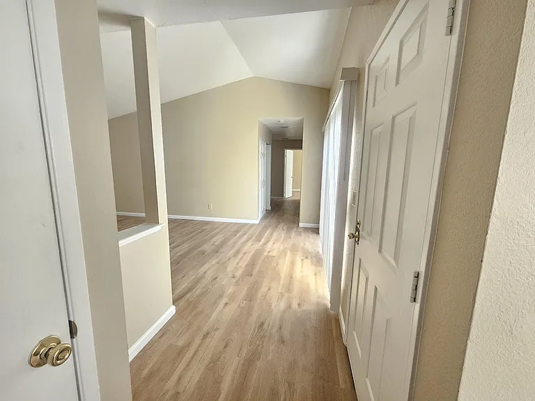 2203 Greenfield Dr — Photo 7