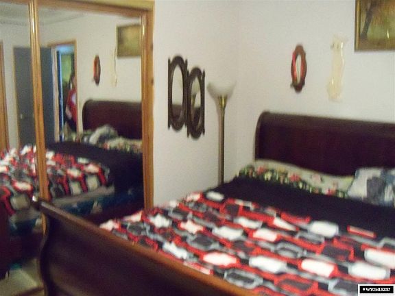 4th image of 301 E Merriam St