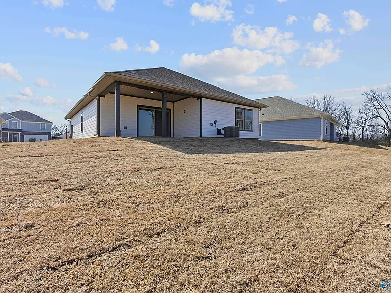 305 Pond Spring Dr — Photo 13