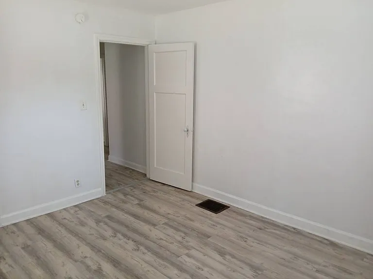 238 E Beechwood Ave — Photo 9