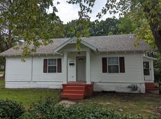 1642 E Cherry St, Springfield, MO 65802