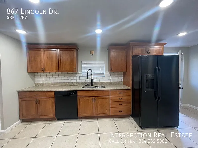 867 Lincoln Dr — Photo 15