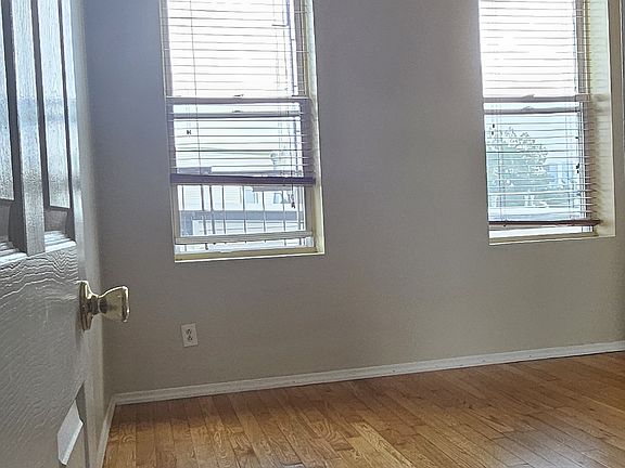 3rd image of 100 Maple St #3