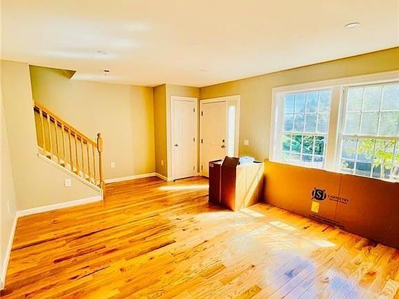 5th image of 54 Prescott St #54B