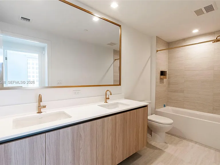 77 SE 5th St #3914 — Photo 11