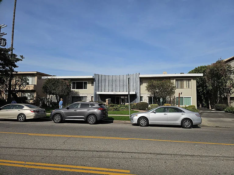 Magnolia Blvd — Photo 1