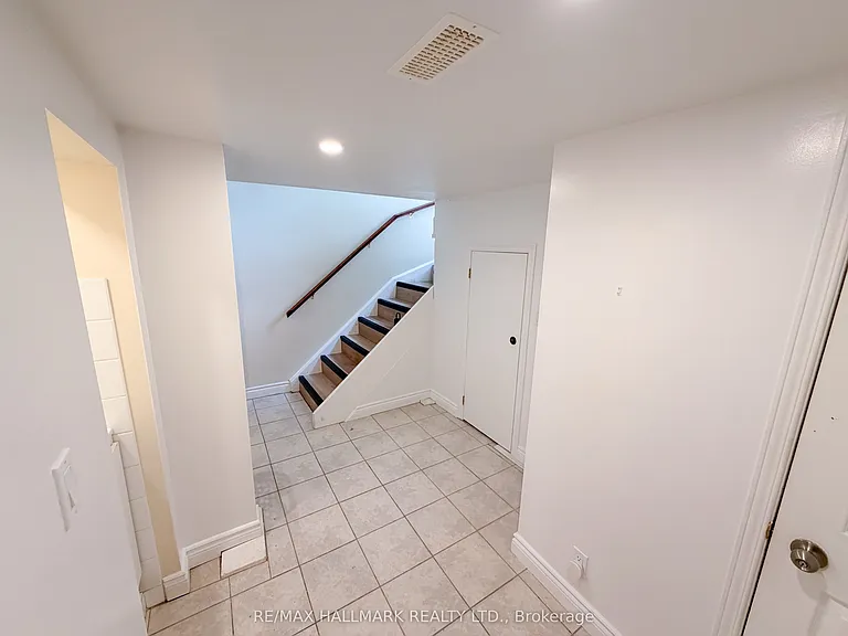 338 Demaine Cres — Photo 13