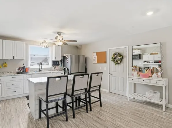 16 Brown St, North Providence, RI 02904