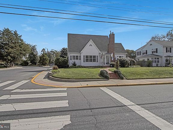 2nd image of 901 Savannah Rd