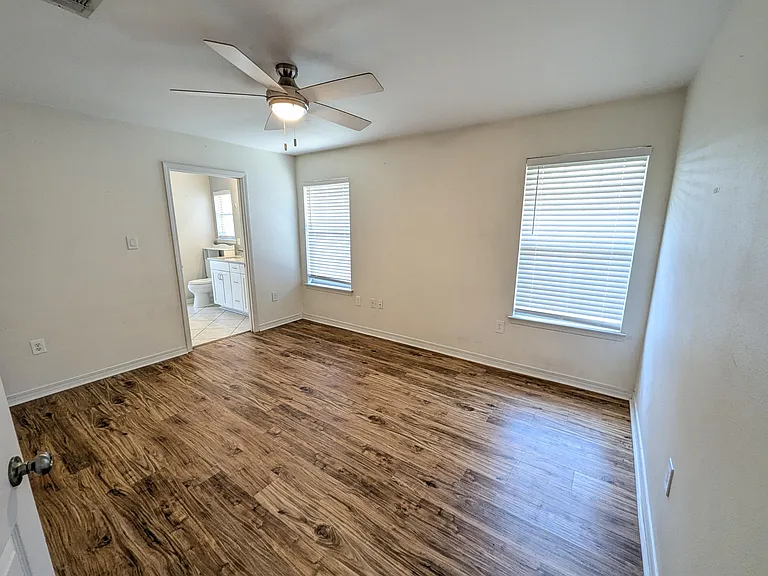 1020 Freeport Ct — Photo 9