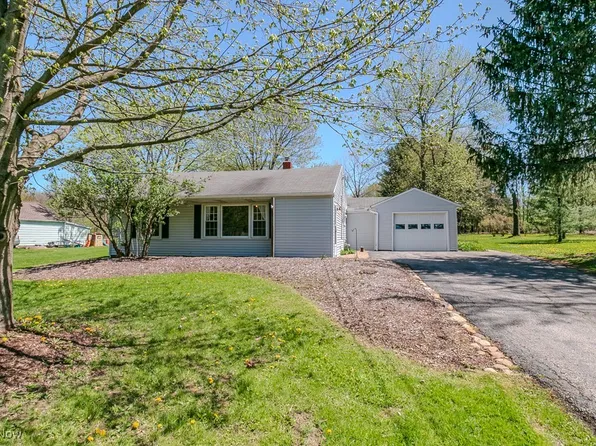 5169 Chillicothe Rd, Chagrin Falls, OH 44022