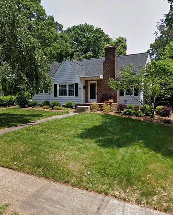 1st image of 909 Knollwood St