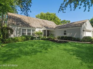 3 Burning Tree Rd, Rolling Meadows, IL 60008
