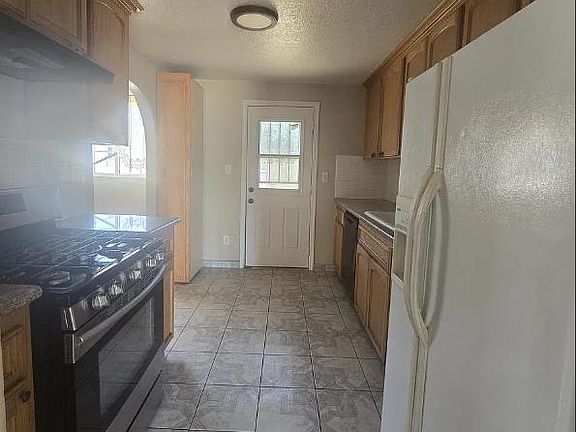 4th image of 365 E Herndon Ave
