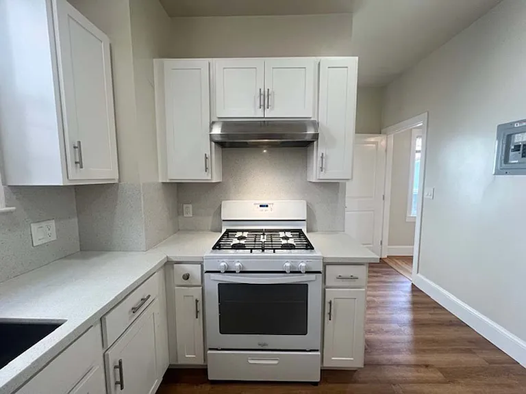 573 Wesley Ave #4 — Photo 45