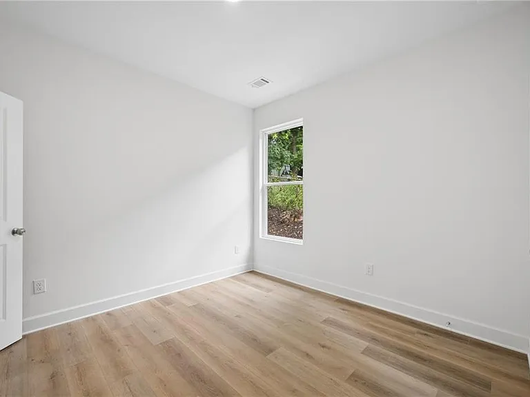 2050 Morehouse Dr NW — Photo 15