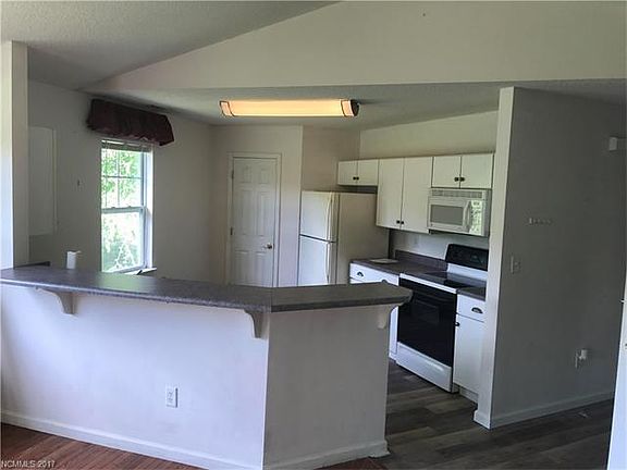 3rd image of 170 Clear Creekside Dr