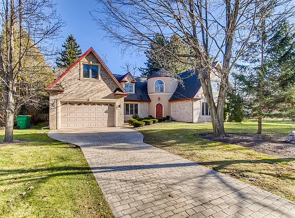 2nd image of 18 Essex Ln