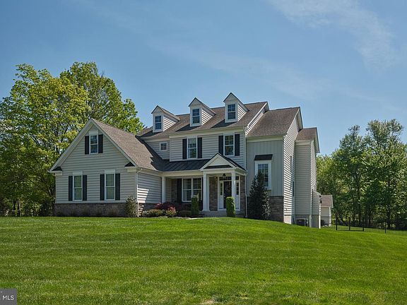 5th image of 112 Winding Ln