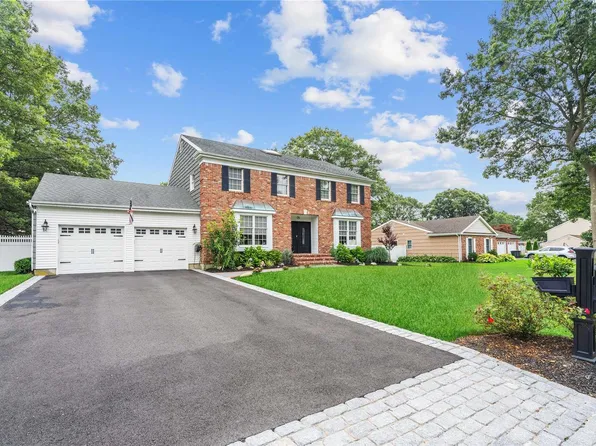 25 Neil Drive, Farmingville, NY 11738