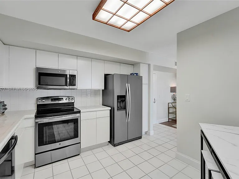 3500 Mystic Pointe Dr #3302 — Photo 8