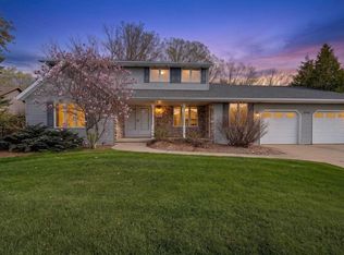 2941 Mayflower Rd, Green Bay, WI 54311