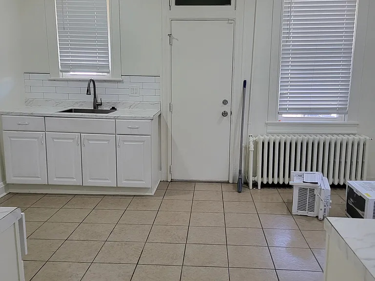 3101 Kenyon Ave — Photo 2