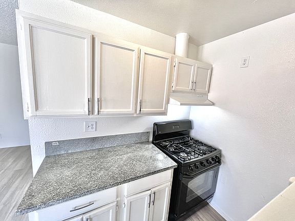 4th image of 11949 Runnymede St #1/4