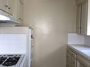 5th image of 935 N Alfred St APT 5