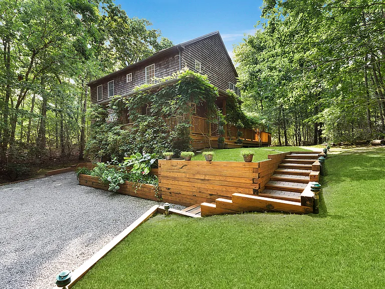 25 Old Sag Harbor Rd — Photo 4