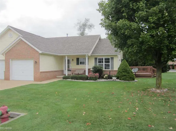 7815 E Ridge Dr, Almont, MI 48003