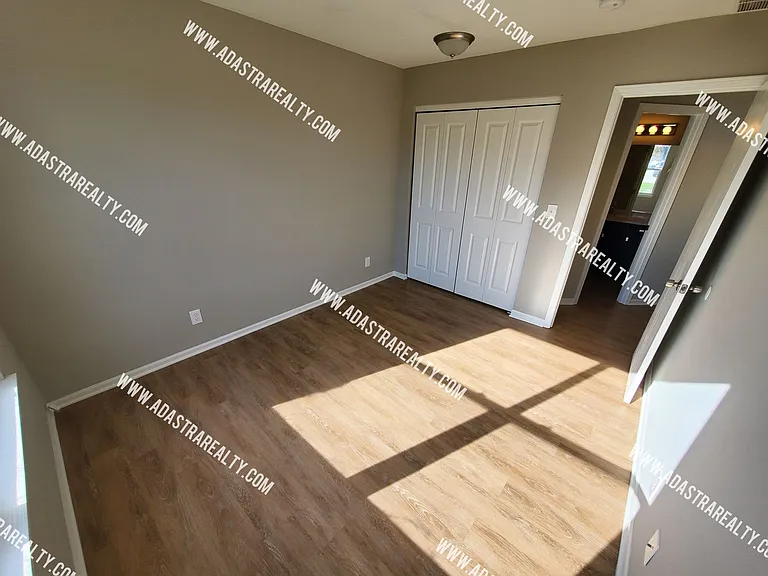 121 Ames St — Photo 15