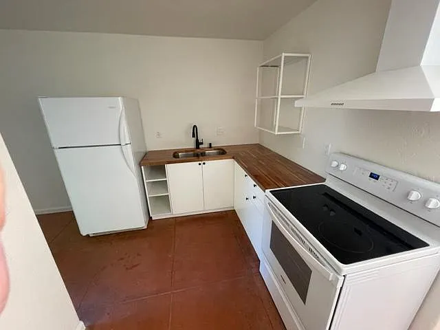 2732 E Helen St — Photo 10