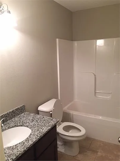 2904 Amberwood Ave #2 — Photo 4