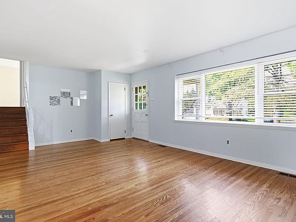 4th image of 403 Merion Dr