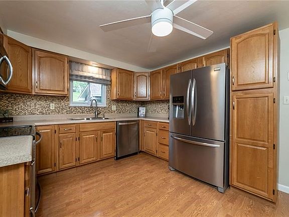 5th image of 10668 Roseway Blvd