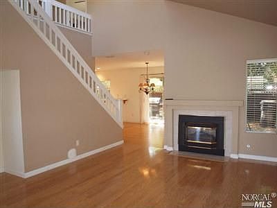 5th image of 245 Pickett St