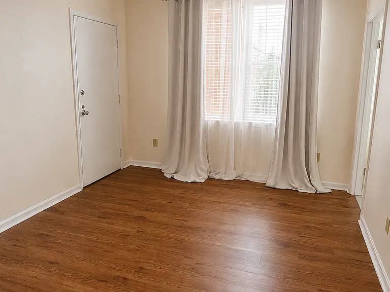 1251 Banks Aly NW #6 — Photo 16