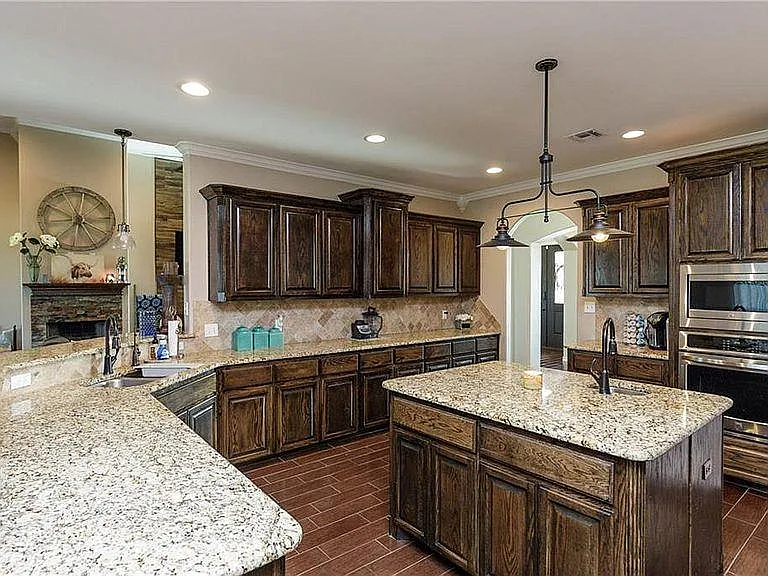 2126 Arman St — Photo 33