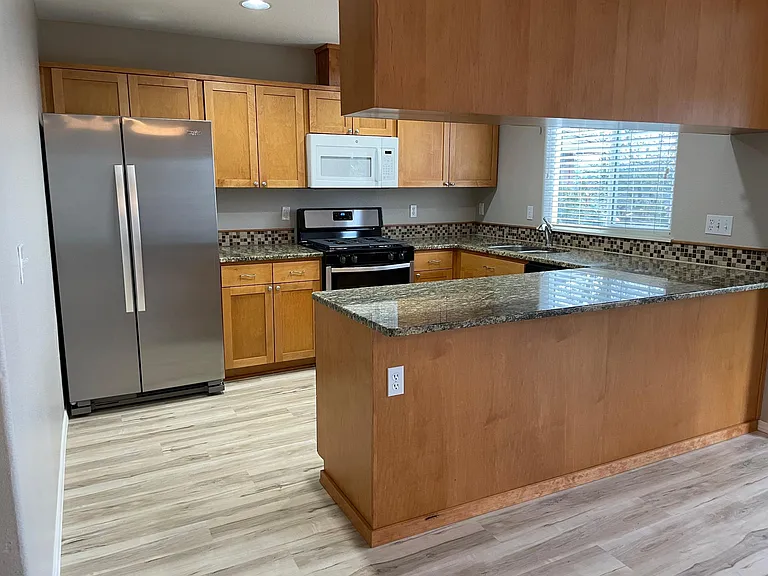 23349 SW Pine St — Photo 3