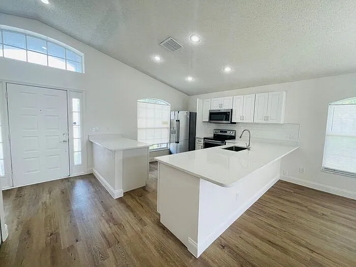 13403 Greenpointe Dr — Photo 11