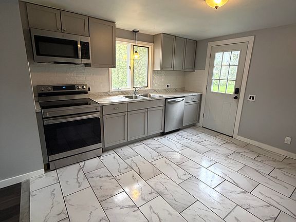 3rd image of 170 Alfred Rd #1