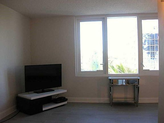 3rd image of 2301 Collins Ave #N